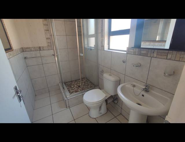 2 BEDROOM FLAT FOR SALE IN THREE RIVERS